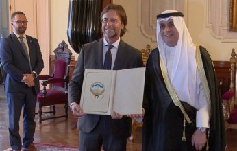 سفير الكويت لدى الأرجنتين يقدم أوراق اعتماده سفيرا غير مقيم لدى الأوروغواي