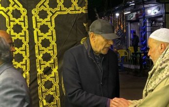 بالصور.. الفنان أحمد بدير يستقبل عزاء شقيقته في حدائق القبة