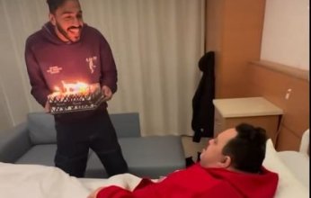 «جبر الخواطر».. محمود كهربا يحتفل بعيد ميلاد «أمح» داخل إحدي المستشفيات