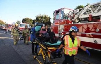 أنباء عن إصابة 11 شخصاً إثر تحطم طائرة على سطح مبنى تجاري في كاليفورنيا.. ما التفاصيل؟