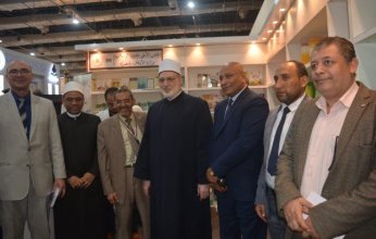 وكيل الأزهر الشريف يتفقد جناح المجلس الأعلى للشؤون الإسلامية بمعرض الكتاب