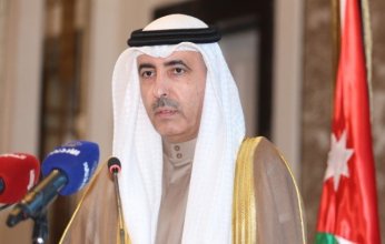 سفير دولة الكويت لدى الأردن يسلم تبرع بلاده السنوي لأونروا