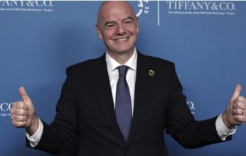 إنفانتينو رئيس "فيفا" يزيح الستار عن هوية ناديه المفضل