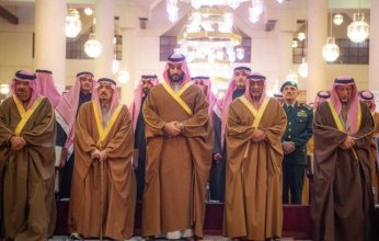 شاهد.. ولي العهد السعودي يؤدي صلاة الميت على الأمير محمد بن فهد بن عبد العزيز