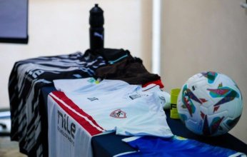 الزمالك بالزى التقليدي إمام إنيمبا النيجيري في ختام جولات الكونفيدرالية