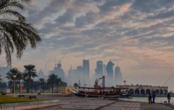 الأرصاد الجوية القطرية تحذر من رياح قوية وأمواج عالية في البحر الليلة