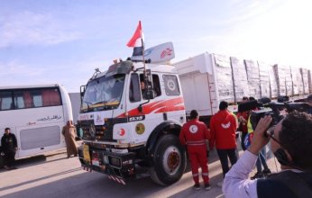 بالصور.. دخول 300 شاحنة مساعدات منها 28 وقود لغزة منذ بداية اليوم