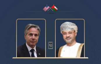 وزيرا خارجية عمان والولايات المتحدة يبحثان هاتفيا جهود تعزيز الاستقرار في المنطقة