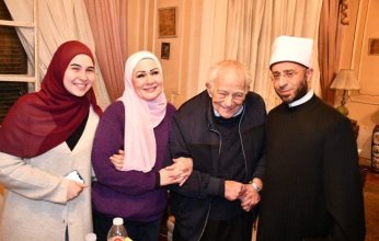 لفتة إنسانية كريمة.. وزير الأوقاف المصري يزور فنان الأجيال رشوان توفيق