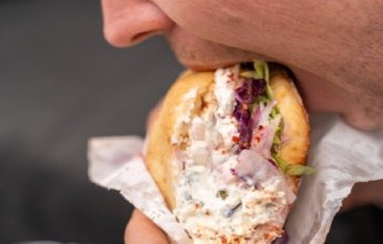 تحذير طبي صادم.. الأطعمة الدهنية توازي الكحول في الإضرار بالكبد