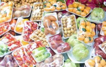 دراسة حديثة: بلاستيك تغليف الطعام يزيد من خطر الإصابة بأمراض القلب