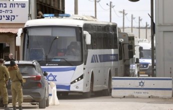 الإفراج عن مئات الأسرى الفلسطينيين ضمن المرحلة الأولى من صفقة التبادل مع الاحتلال الإسرائيلي