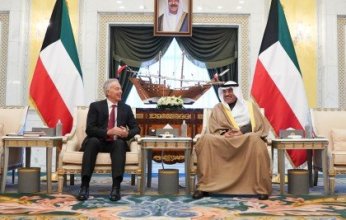 ولي العهد الكويتي يستقبل رئيس وزراء المملكة المتحدة الأسبق توني بلير