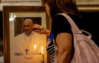 لغز استقالة بابا الفاتيكان يثير تساؤلات حول فراغ السلطة: ماذا يحدث في ظل مرض البابا فرنسيس؟