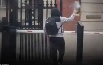 بالفيديو.. شاهد رجل حاول إحراق المصحف في لندن فتلقى درسًا لن ينساه