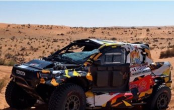 أمير سعودي يتعرض لحادث خلال مشاركته في سباق "رالي"