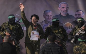 كتائب القسام تفرج عن أسيرين إسرائيليين وتستعد لتسليم ثالث في ميناء غزة