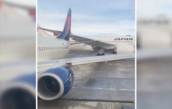 بالفيديو.. شاهد لحظة اصطدام طائرة ركاب يابانية بأخرى أمريكية في مطار سياتل