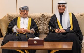 المطيري يستقبل وزير التراث والسياحة العماني لدى وصوله إلى الكويت