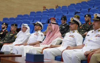 النائب الأول لرئيس مجلس الوزراء الكويتي ووزير الداخلية يزور مركز الأمن البحري العماني