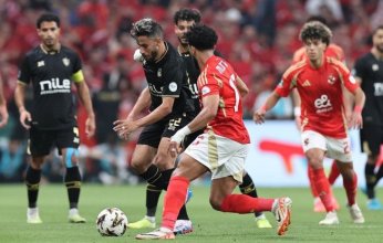 قدموا مباراة رائعة.. عمرو أديب يشيد بلاعبي الزمالك وأداءهم البطولي