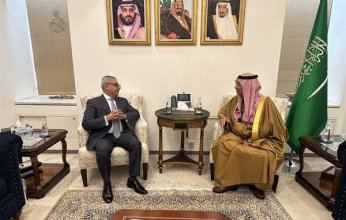 سفير مصر لدى الرياض يقدم صورة من أوراق اعتماده إلى الخارجية السعودية
