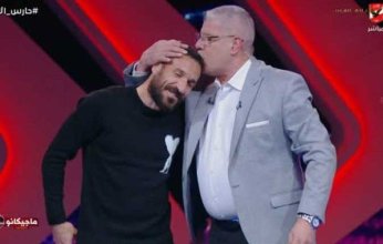 بالفيديو.. علي معلول يقتحم استوديو شوبير على الهواء ويفاجئه برد غير متوقع!