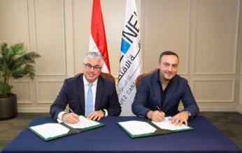اقتصادية قناة السويس توقع عقد المرحلة الأولى لمشروع صناعة الملابس بالقنطرة