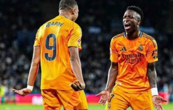 هدية مميزة من بنزيما لـ فينيسيوس لاعب ريال مدريد