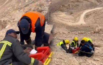 نجا بأعجوبة |بالفيديو.. إنقاذ مصري من موت محقق بعد سقوطه من قمة جبل