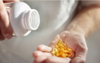 الإفراط في تناول الفيتامينات والمكملات الغذائية.. فوائد تتحول إلى مخاطر صحية