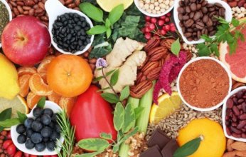 دراسة حديثة: الفلافونويد "الحل السحري" لشيخوخة صحية وعقل أكثر شبابًا