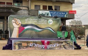 فيديو.. حماس تسلم الرهائن الإسرائيليين الثلاثة للصليب الأحمر وسط قطاع غزة