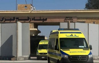 وصول 43 جريحًا فلسطينيًا و63 مرافقًا من غزة إلى مصر عبر ميناء رفح