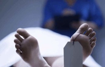 امرأة بريطانية تحتفظ بجثة ابنتها المتوفاة لمدة 14 شهرًا.. لأسباب صادمة