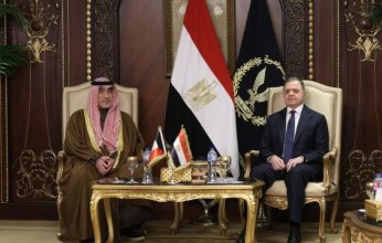 النائب الأول لرئيس مجلس الوزراء الكويتي يبحث مع وزير الداخلية المصري سبل تعزيز التعاون الأمني