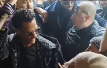 "بنحبك يا رمضان".. آلاف الجماهير يلتفون حول محمد رمضان في محطة رمسيس(فيديو)