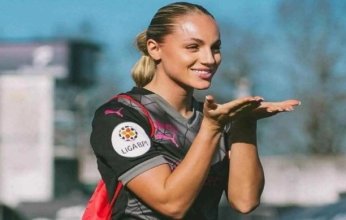 أجمل لاعبة كرة قدم تنضم لـ ناد جديد