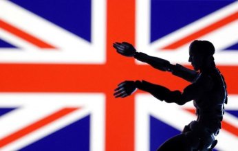 بريطانيا تجرّم استخدام الذكاء الاصطناعي في استغلال الأطفال جنسياً