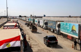 إدخال 165 شاحنة مساعدات لقطاع غزة واستقبال الدفعة 23 من المصابين الفلسطينيين