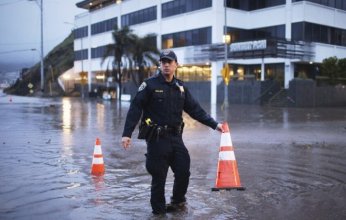 فيضانات وانهيارات أرضية تضرب لوس أنجلوس بسبب الأمطار الغزيرة.. ما القصة؟