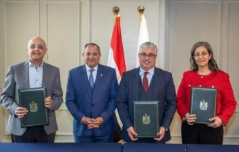 مصر: اقتصادية قناة السويس توقع عقود إنشاء ساحة شاحنات ذكية بميناء غرب بورسعيد