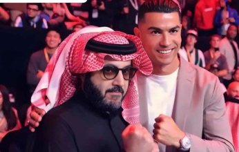 بالفيديو.. شاهد لحظات حماسية بين رونالدو وتركي آل الشيخ في نزال "UFC"