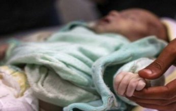 البرد القارس يودي بحياة ثلاثة أطفال رضع في قطاع غزة
