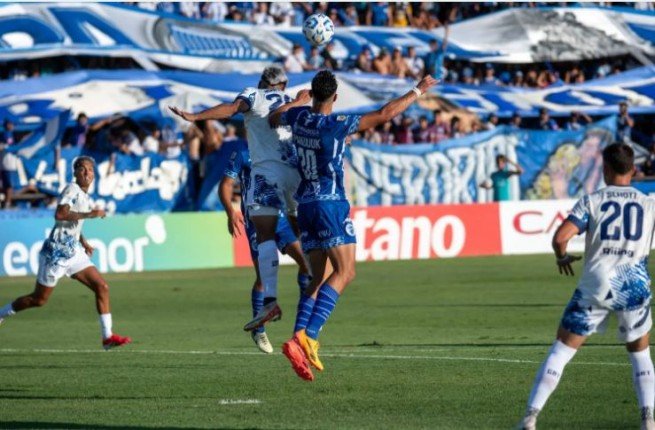 الحكم أصيب.. إيقاف مباراة بالدوري الأرجنتيني ما القصة؟ الحكم أصيب.. إيقاف مباراة بالدوري الأرجنتيني ما القصة؟