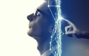 إنجاز طبي غير مسبوق.. مريض بالشلل يتحكم بذراع روبوتية بقوة العقل