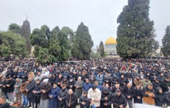 نحو 90 ألف فلسطيني يؤدون صلاة الجمعة الأولى من رمضان في المسجد الأقصى المبارك