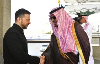 زيلينسكي يصل إلى جدة لإجراء مباحثات مع ولي العهد السعودي
