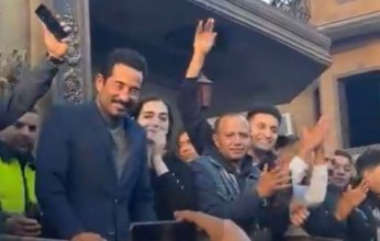 أبطال مسلسل "سيد الناس" يحتفلون بـ انتهاء التصوير وسط أجواء احتفالية (صور)
