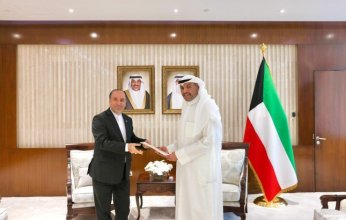 وزير الخارجية الكويتي يتسلم رسالة خطية من نظيره الإيراني بشأن العلاقات الثنائية بين البلدين